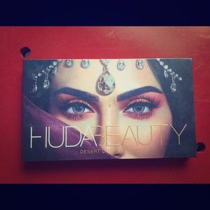 Huda Desert Dusk Eyeshadow Palette